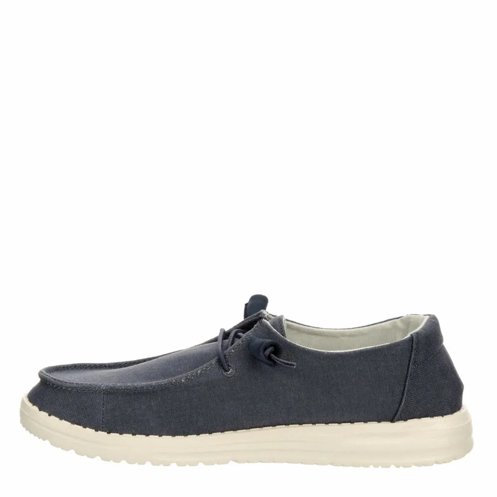 HEYDUDE  WOMENS WENDY CHAMBRAY SLIP ON SNEAKER