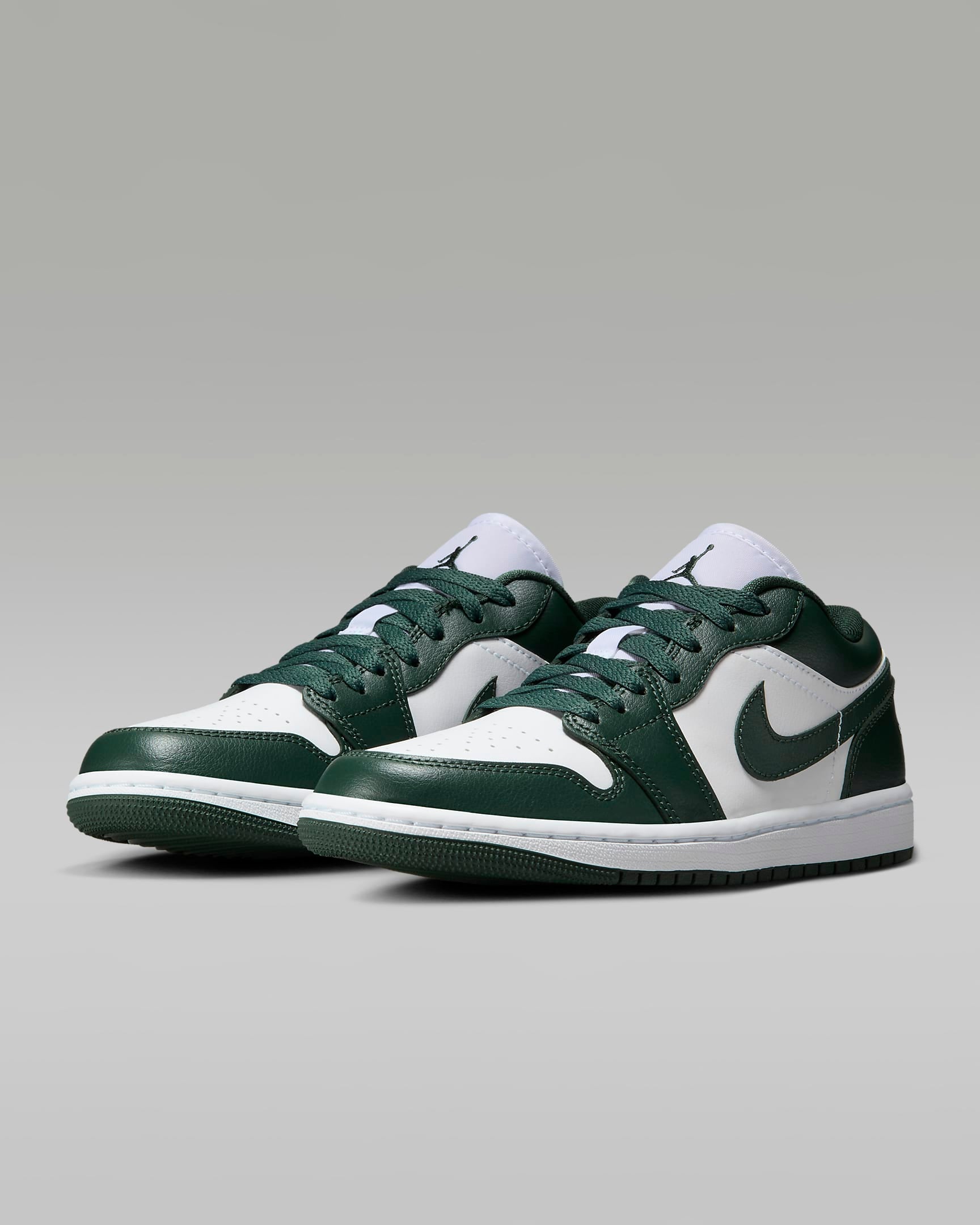 Jordan Retro 1’s Low Galactic Jade (WMNS)