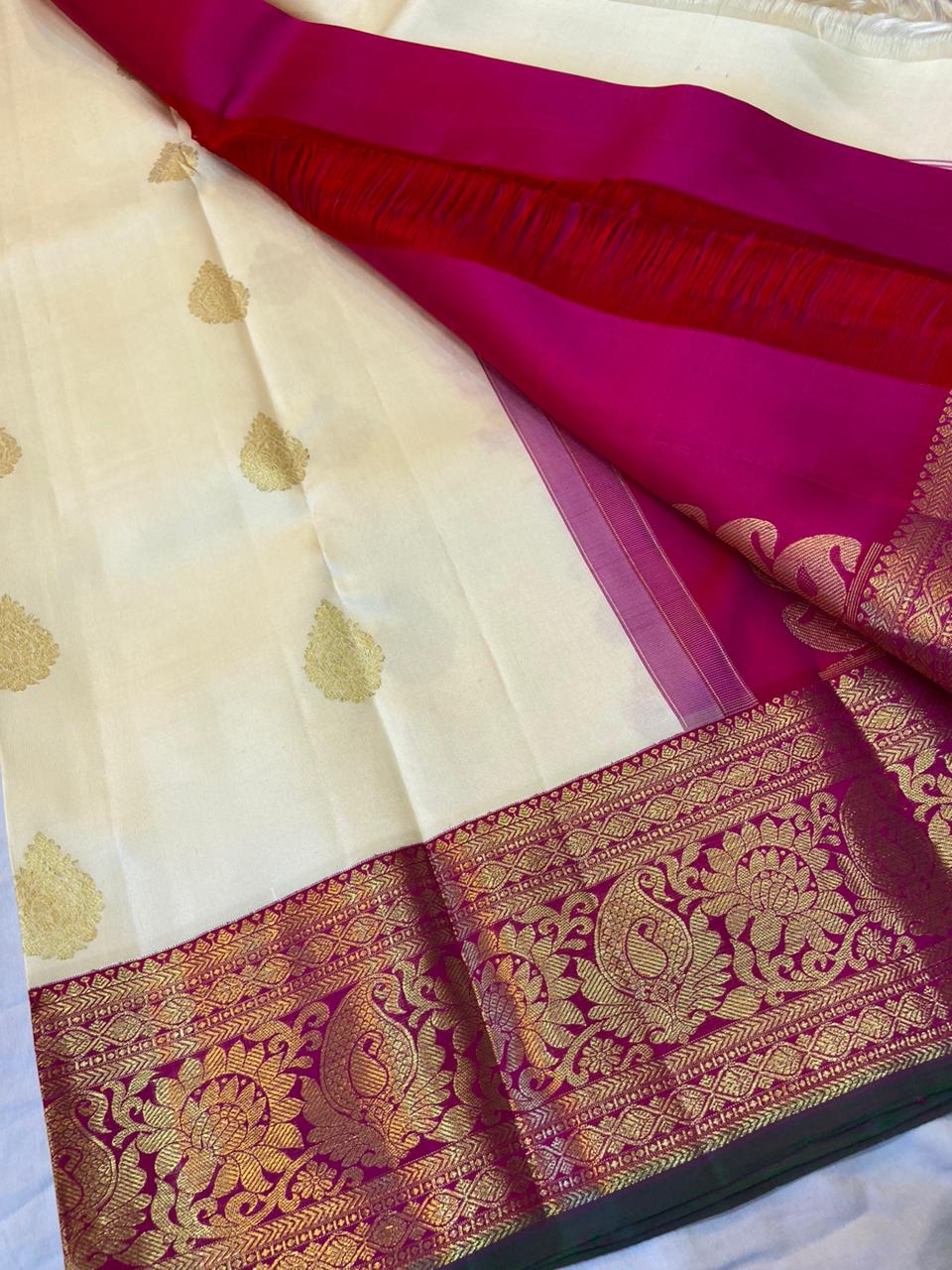 Suhasini , Traditional Korvai 7 inches Vanasagarai Mango shape and Lotus  design Kanchipuram Gatti Petu Gold  Zari Saree -PDS001