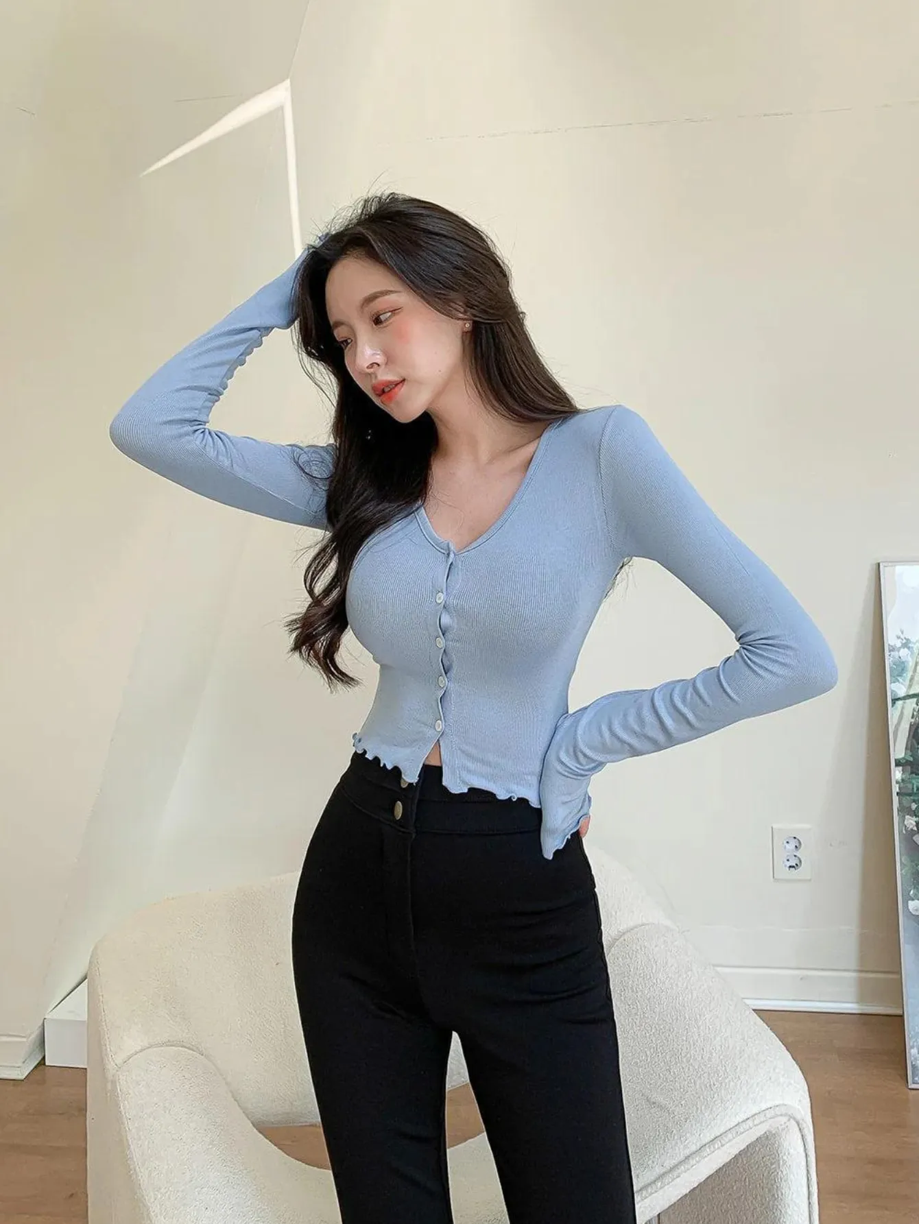 V-NECK FRILL LONG-SLEEVE CARDIGAN TOP