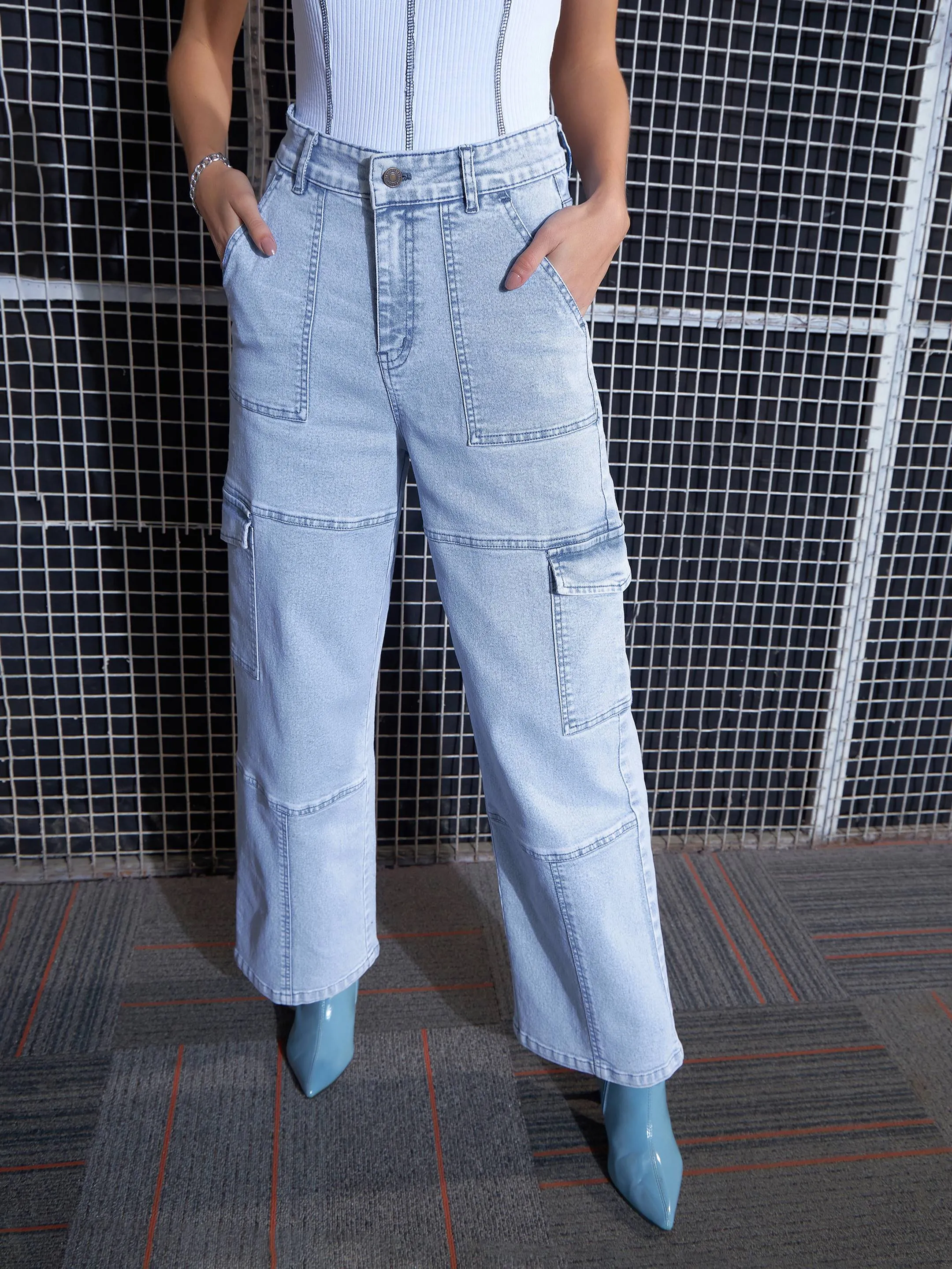 Women Blue Contrast Stitch Cargo Straight Jeans